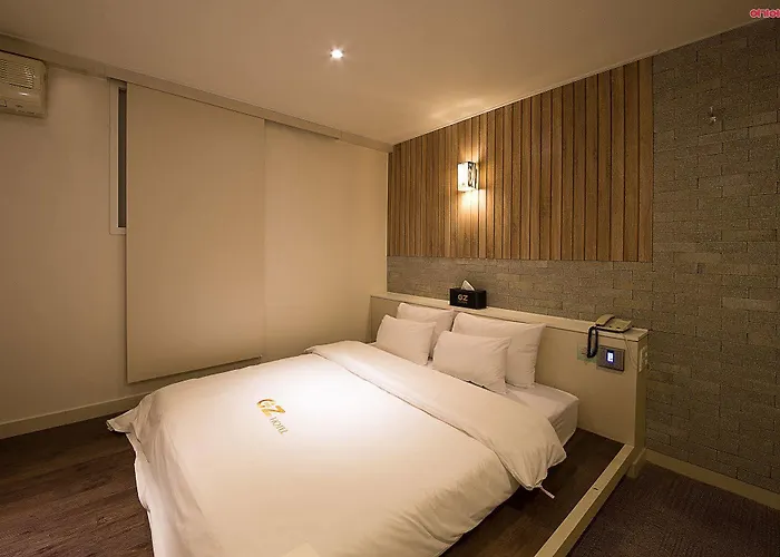 Ez Hotel