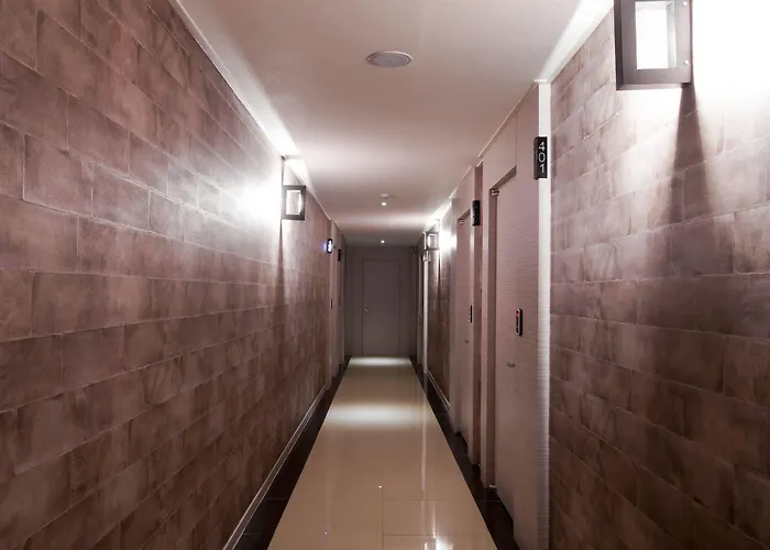 Ez Hotel 2*