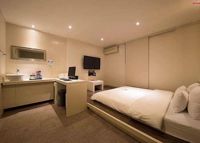 Ez Hotel
