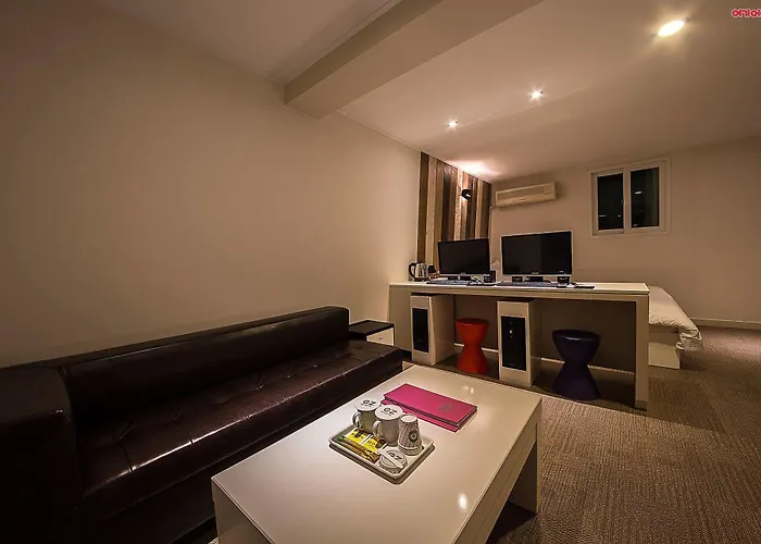Ez Hotel 2*